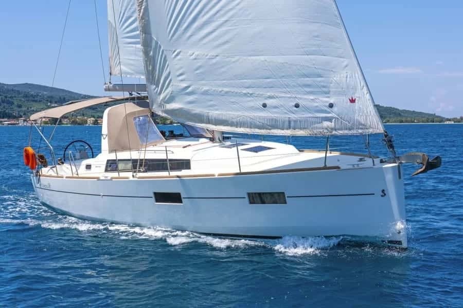 Beneteau Oceanis 38